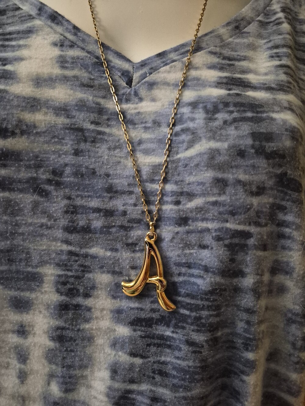 Avon Gold Tone Initial A Necklace - Picture 3 of 7